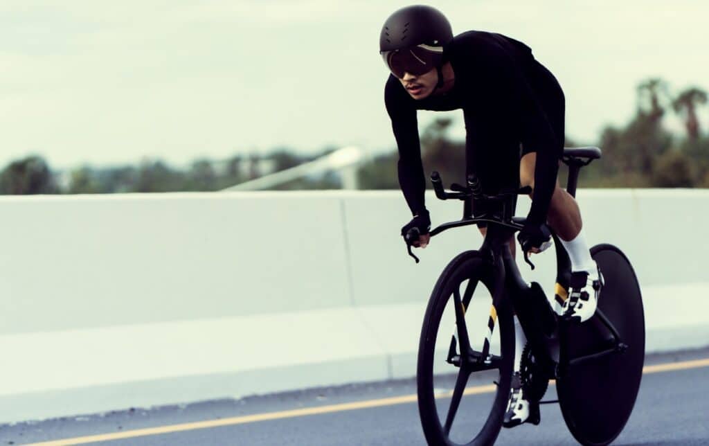HOW TO CYCLE FASTER: 9 TIPS TO SPEED UP