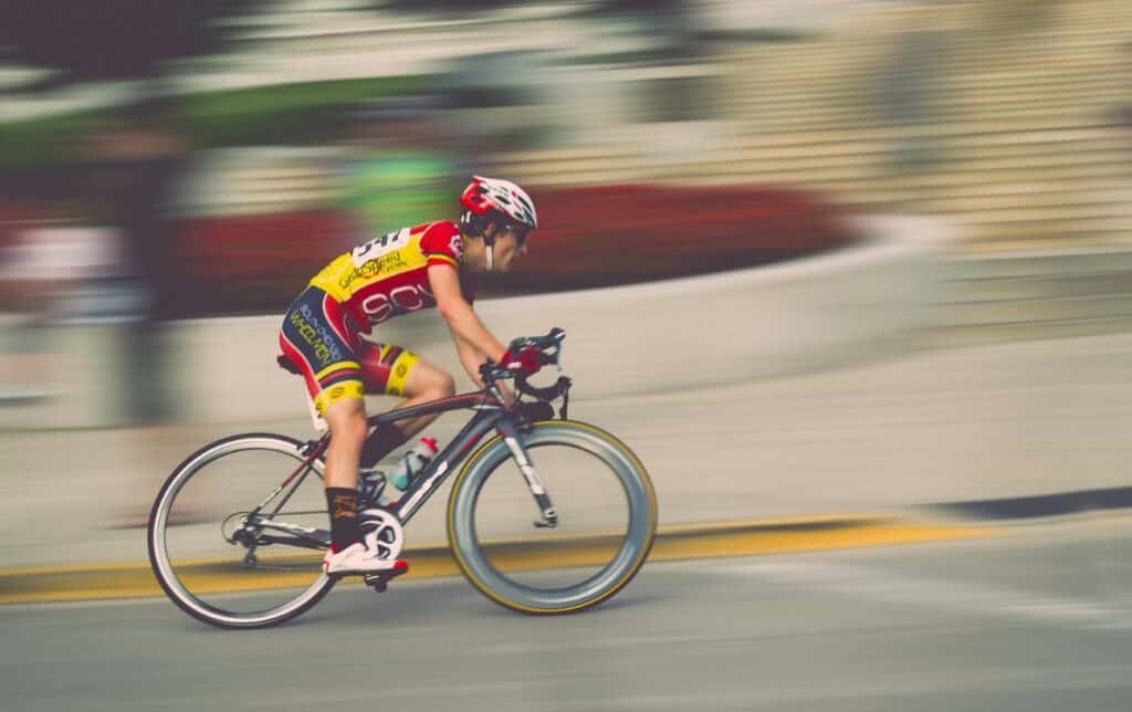 HOW TO CYCLE FASTER: 9 TIPS TO SPEED UP