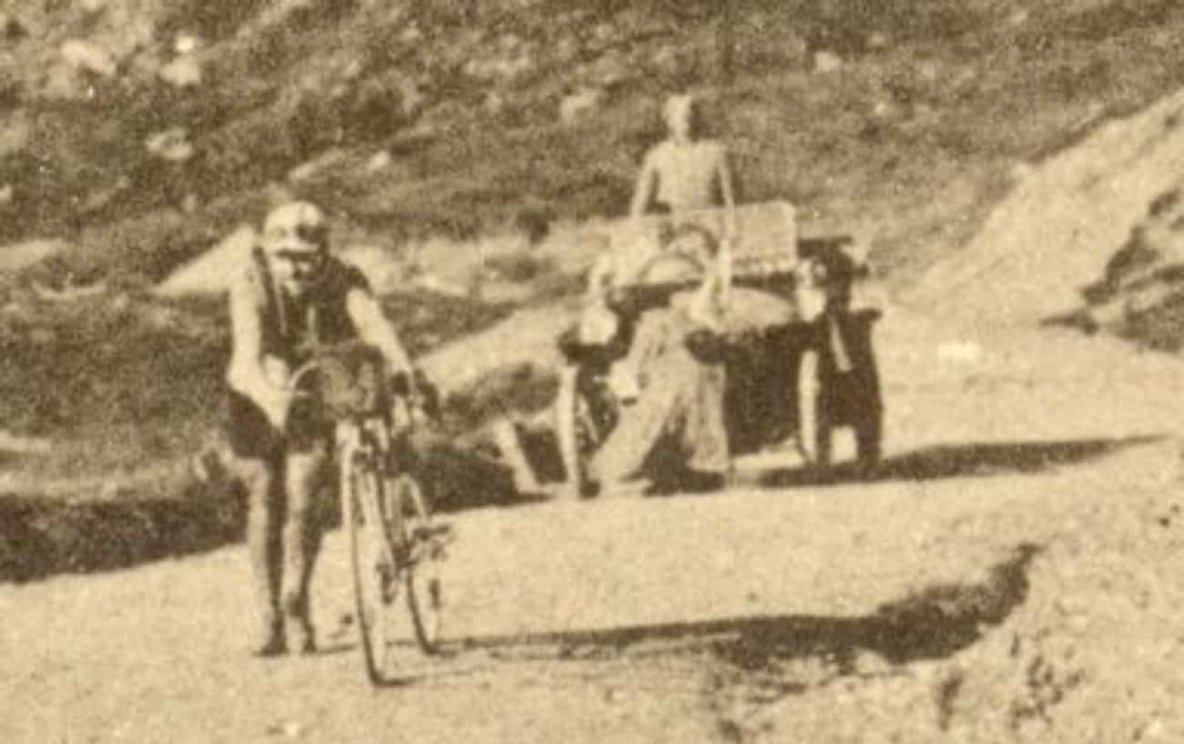 Octave Lapize struggles up the Col du Tourmalet at the 1910 Tour de France. 