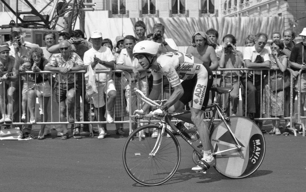Greg LeMond starts the final-stage time trial from Versailles at the 1989 Tour de France.