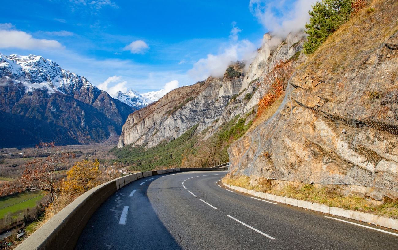 The beginning of the climb up to Alpe d'Huez.