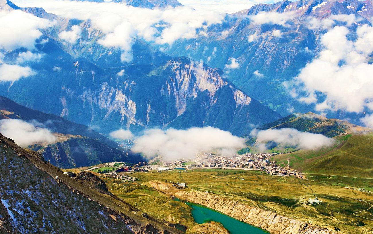 Alpe d'Huez: The Tour de France's Most Intimidating Climb 1