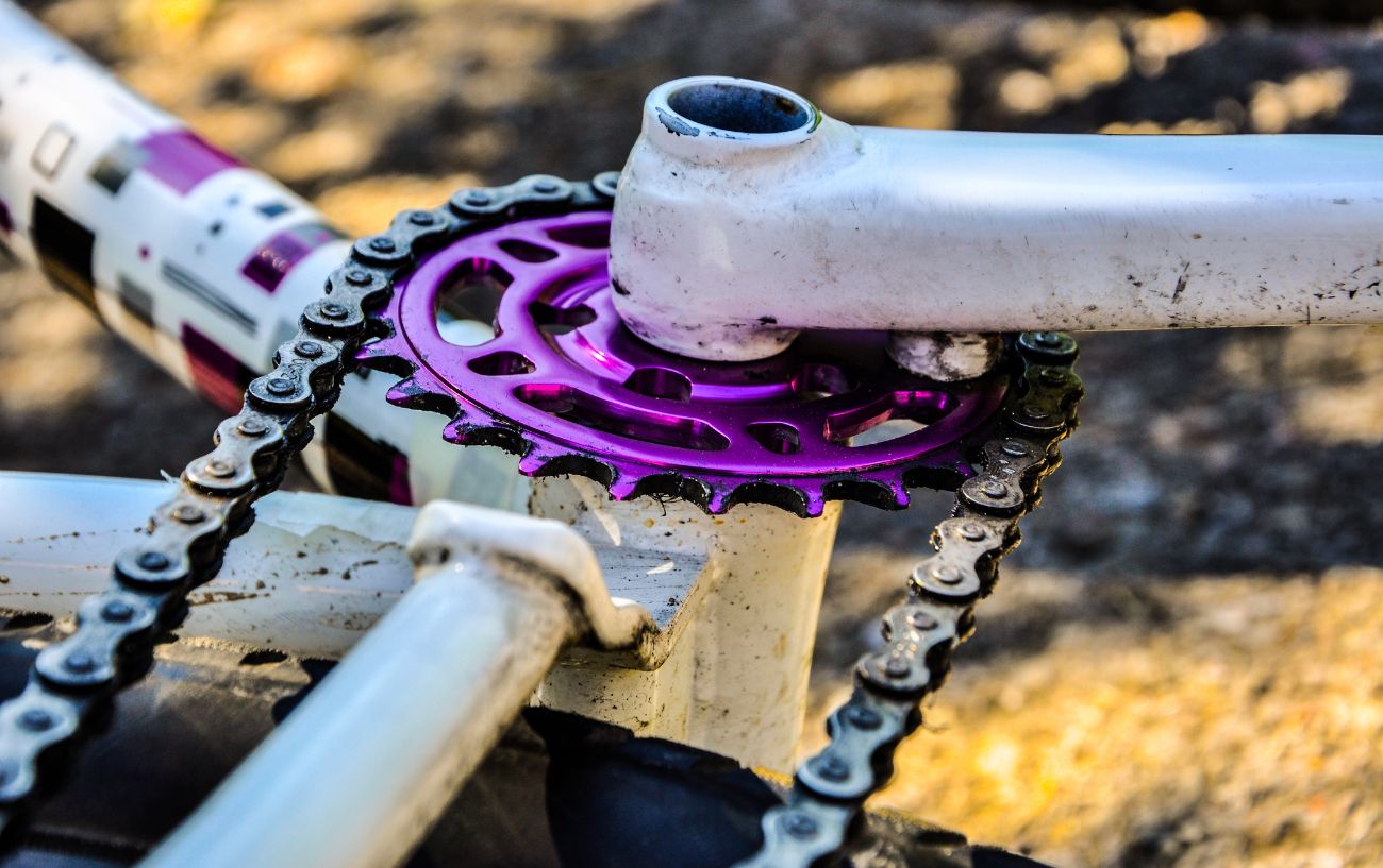 An example of a 1x drivetrain on a mountain bike without a narrow wide chainring.