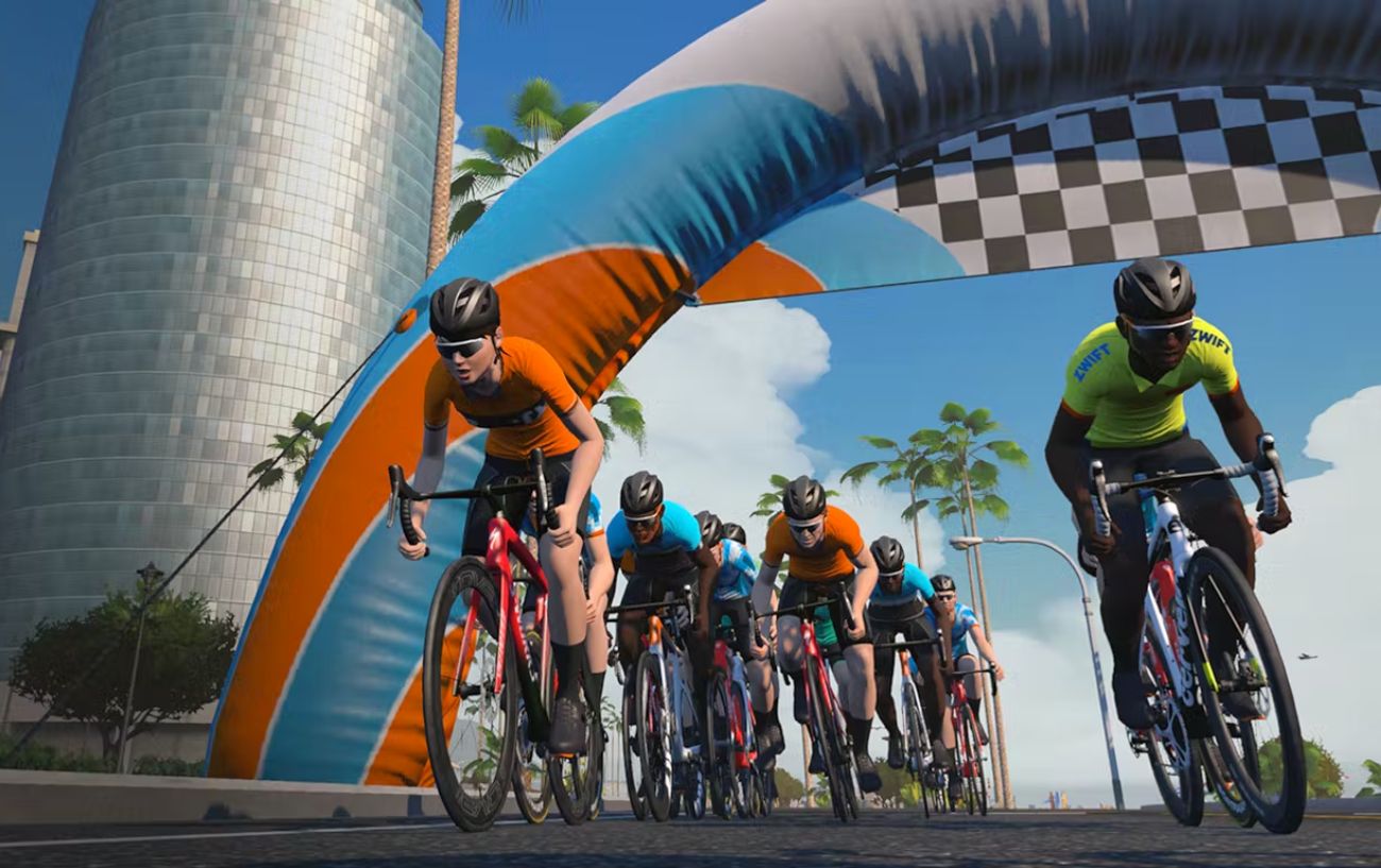 Gameplay image of a Zwift race.