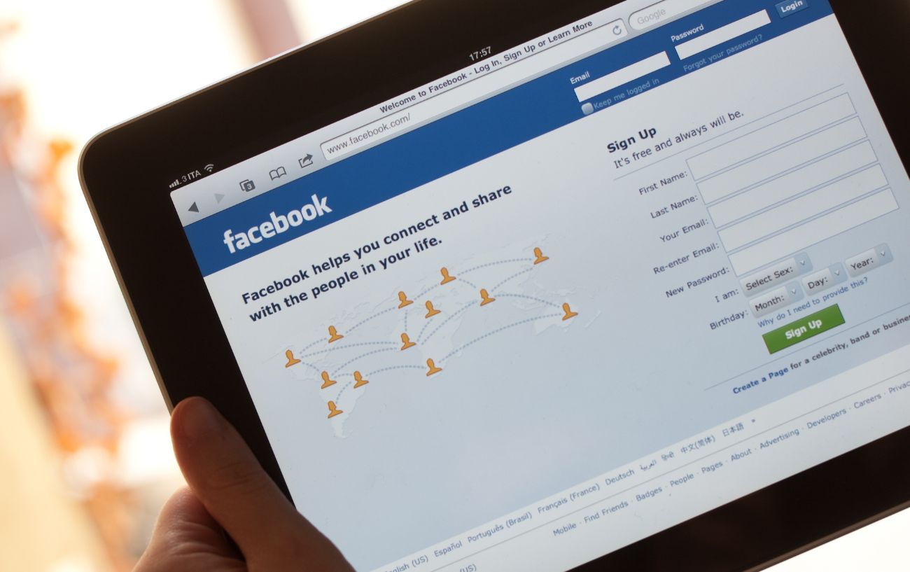 A cyclist works out how to sell a bike on Facebook.