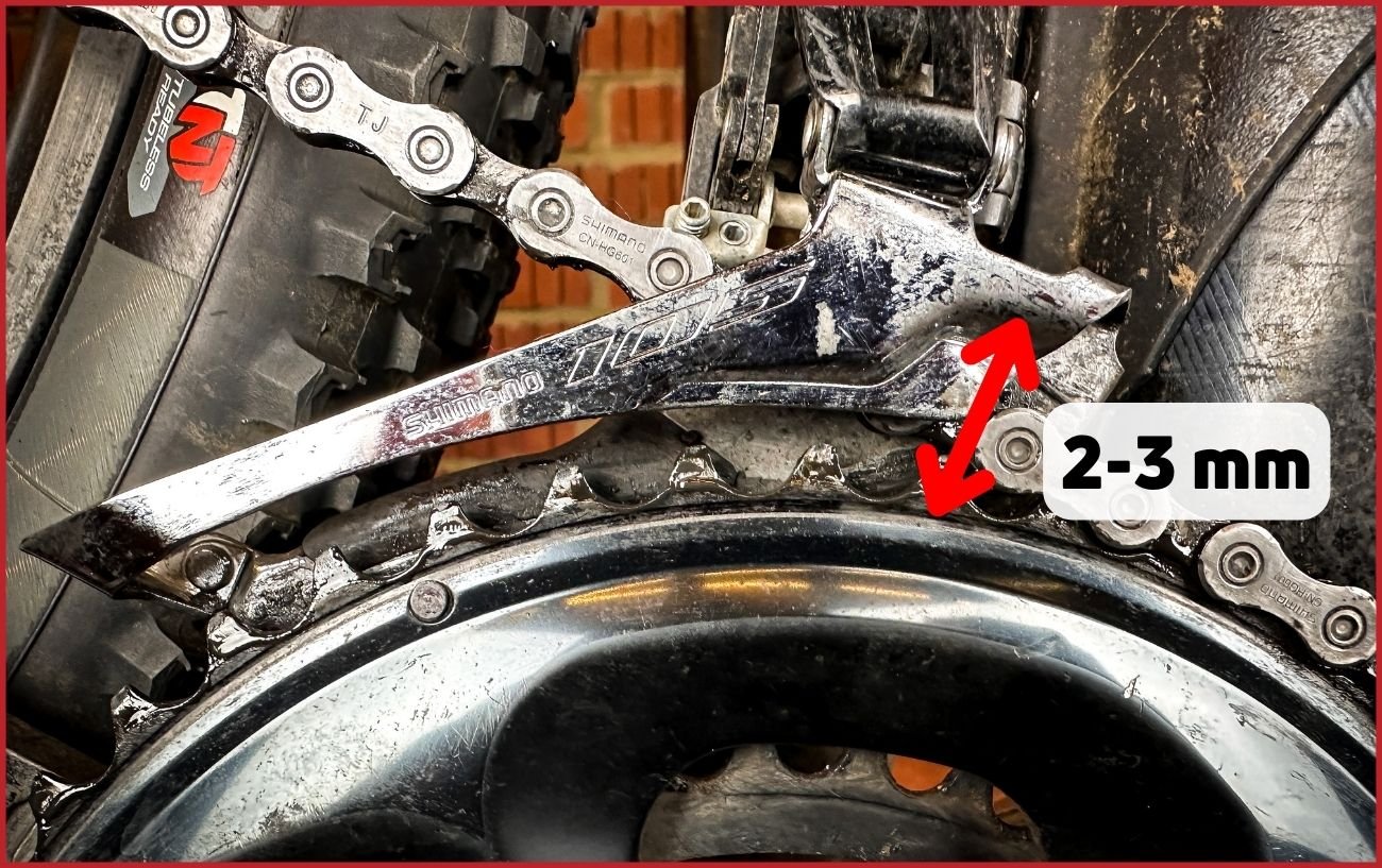 Diagram showing the gap between the front derailleur and the chainring.