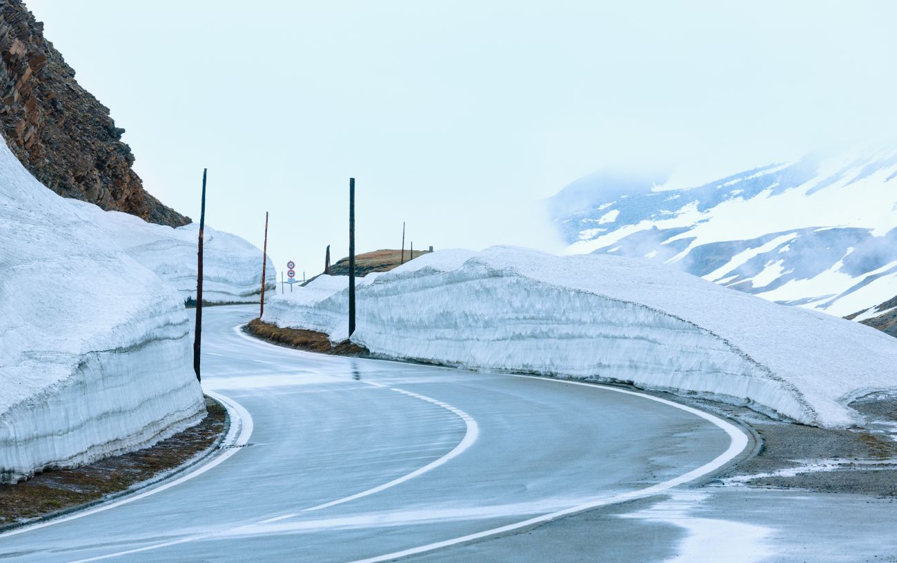 The upper section of the Furka Pass can be snow-covered even in summer.
