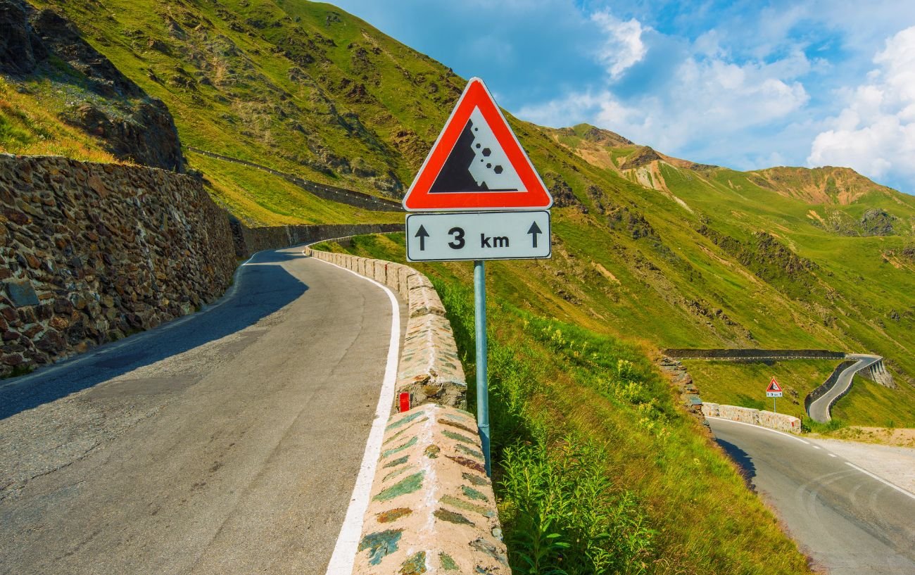 A road sign warning of avalanches on the Stelvio Pass.