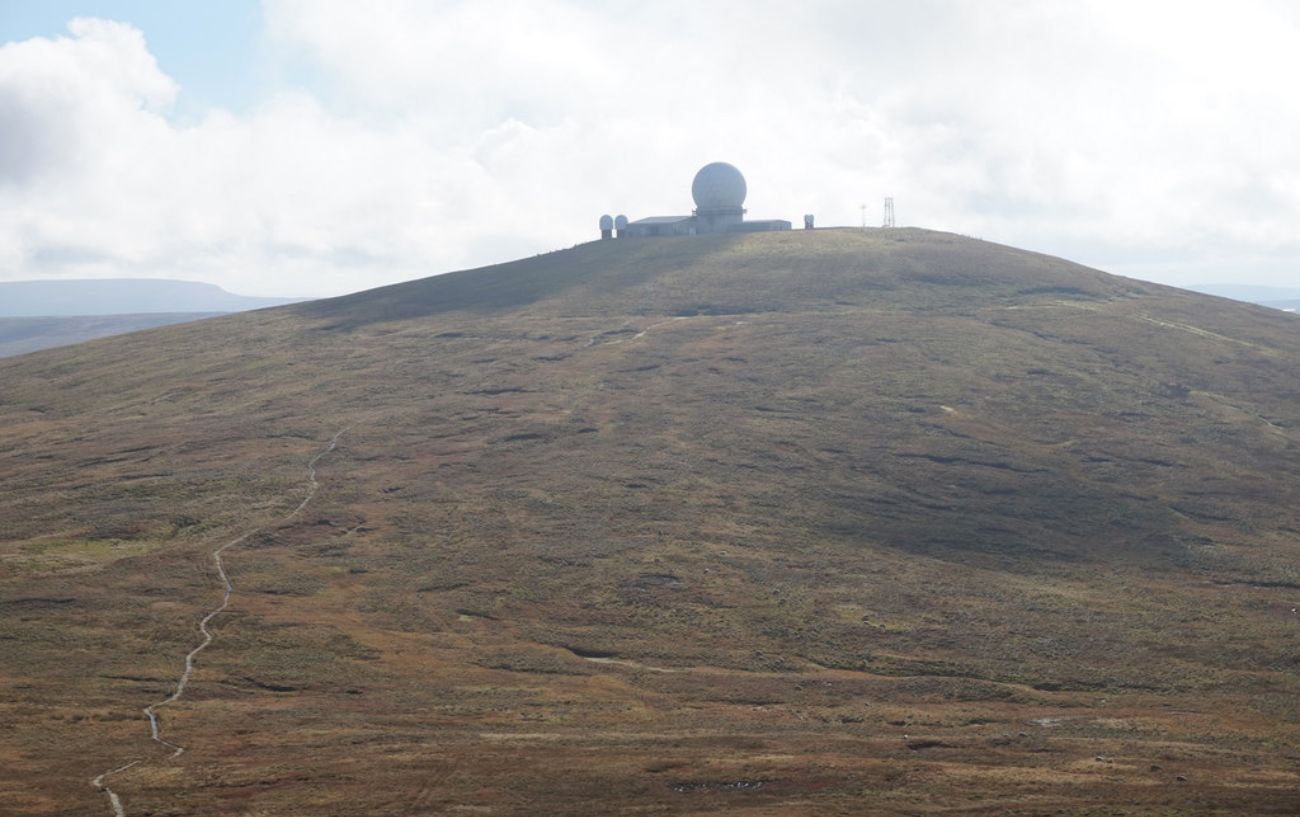 A wide-angle view of Great Dun Fell with the radar station at the summit.