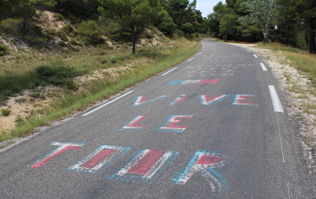 Writing on the road in the Alps at L'Etape du Tour.