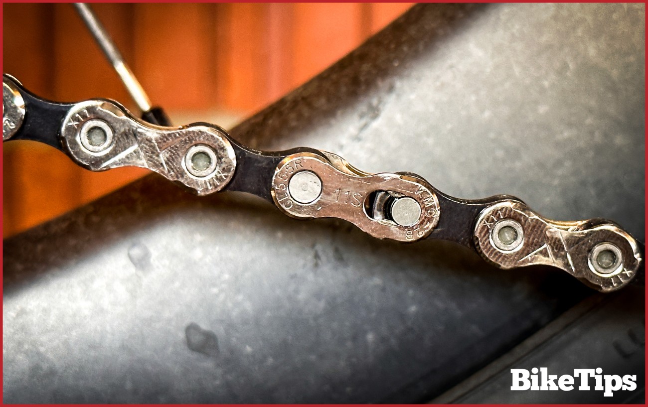 A master chain link on an Ultegra groupset. 