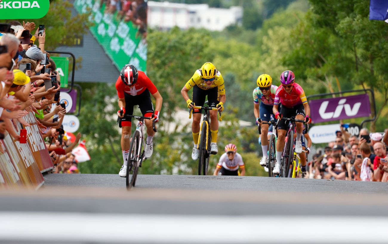 Riders sprint for the finish line at the Tour de France Femmes.