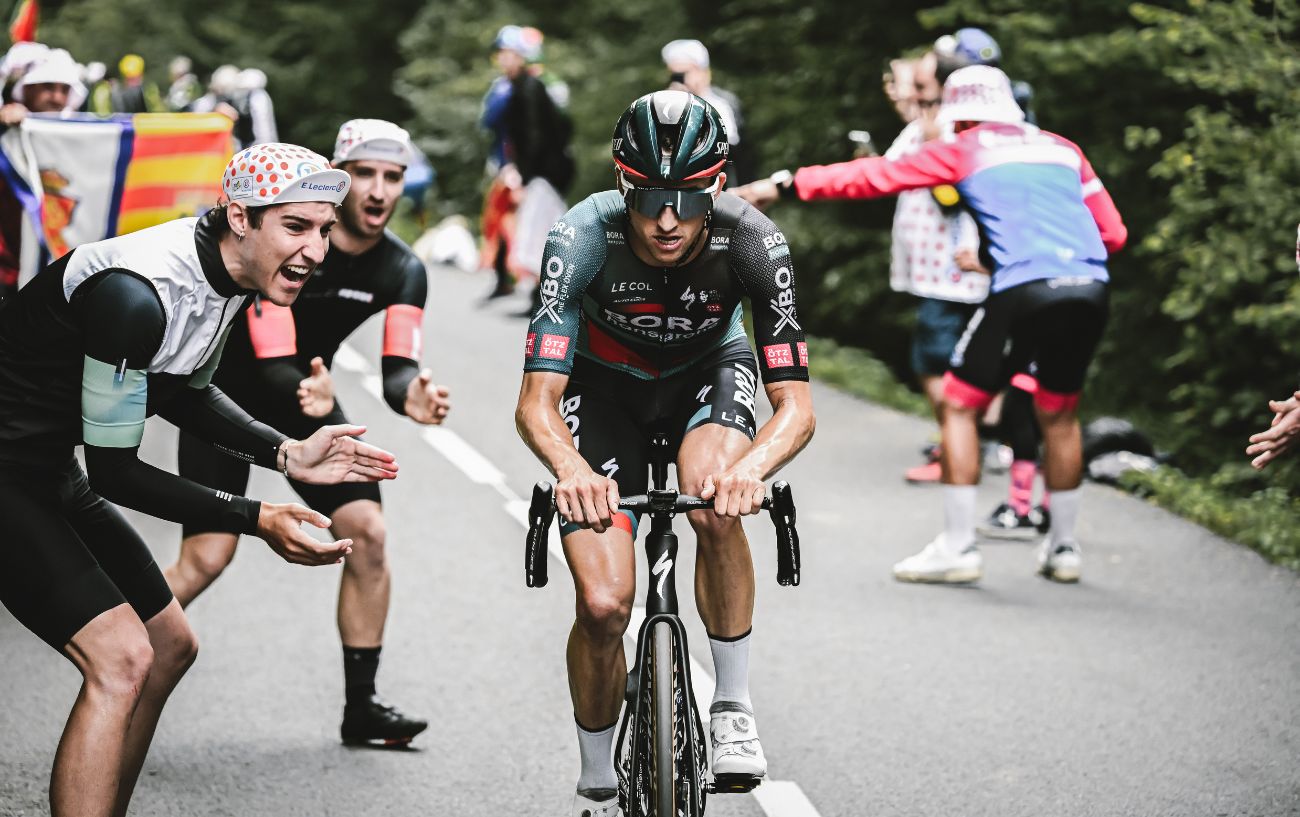 Jai Hindley is cheered on by fans as he climbs to victory on Stage 5 of the 2023 Tour de France.