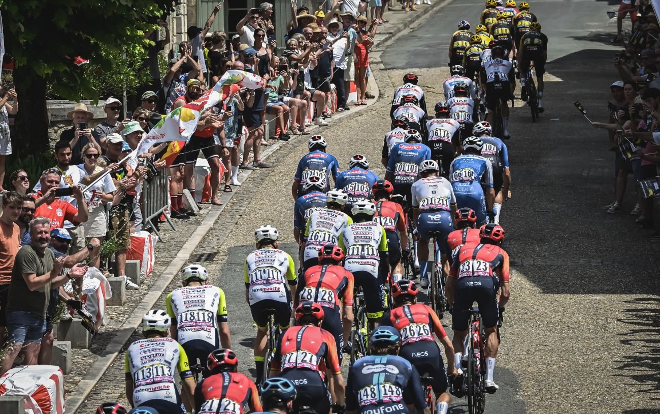 The peloton rolls through a village on Stage 8 of the 2023 Tour de France.