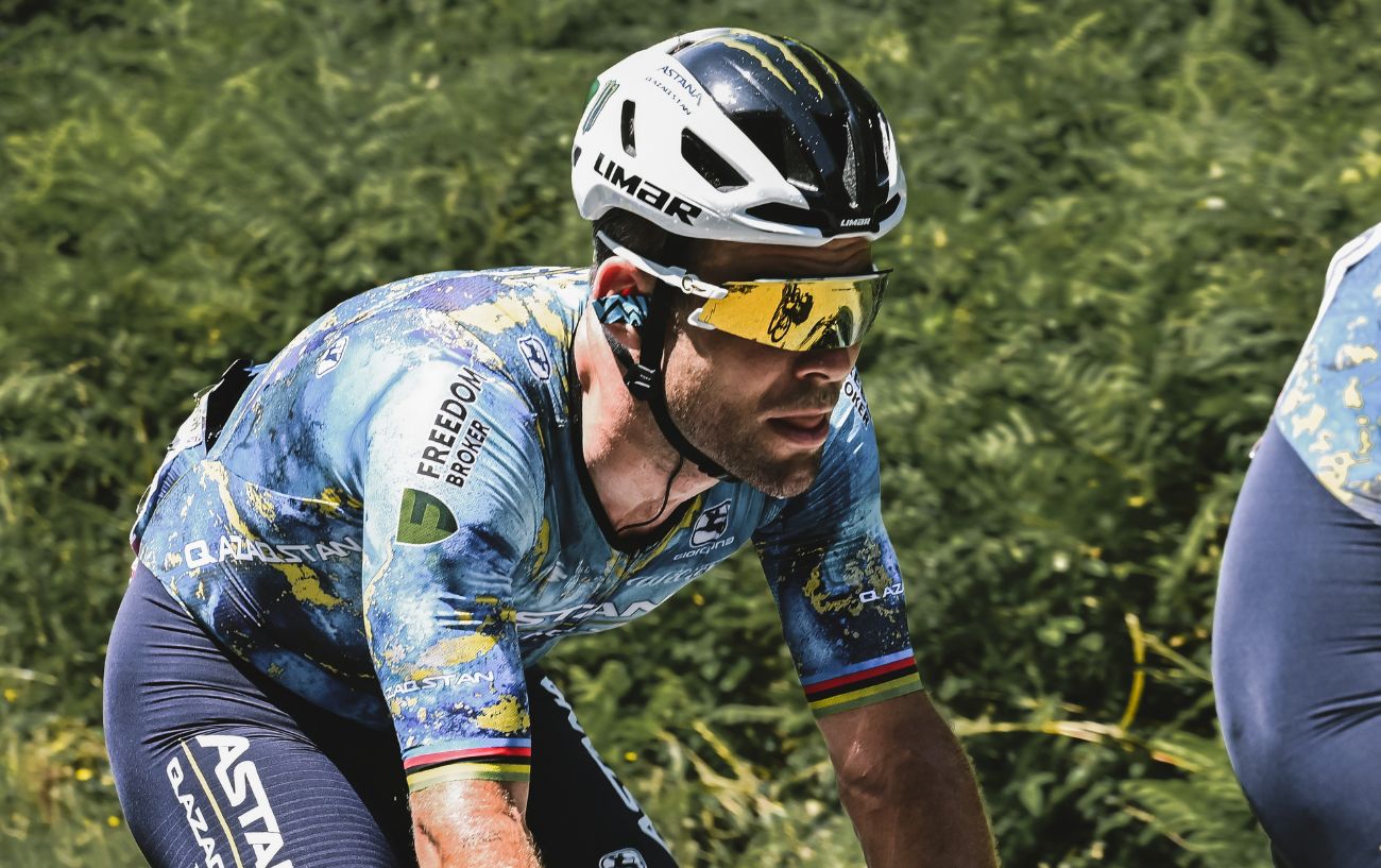 Mark Cavendish riding at the 2023 Tour de France prior to his crash.