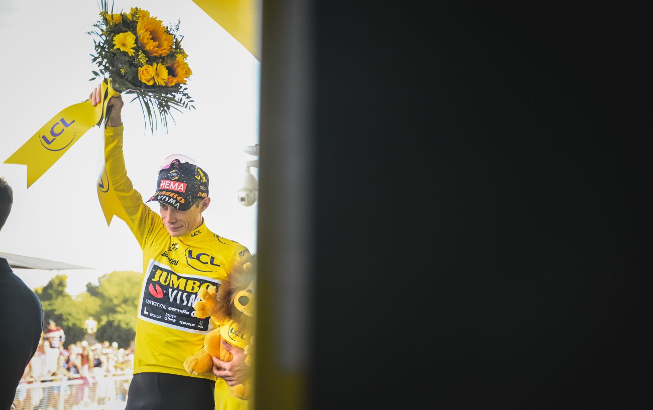 Jonas Vingegaard celebrates another day in the yellow jersey after Stage 18 of the 2023 Tour de France.