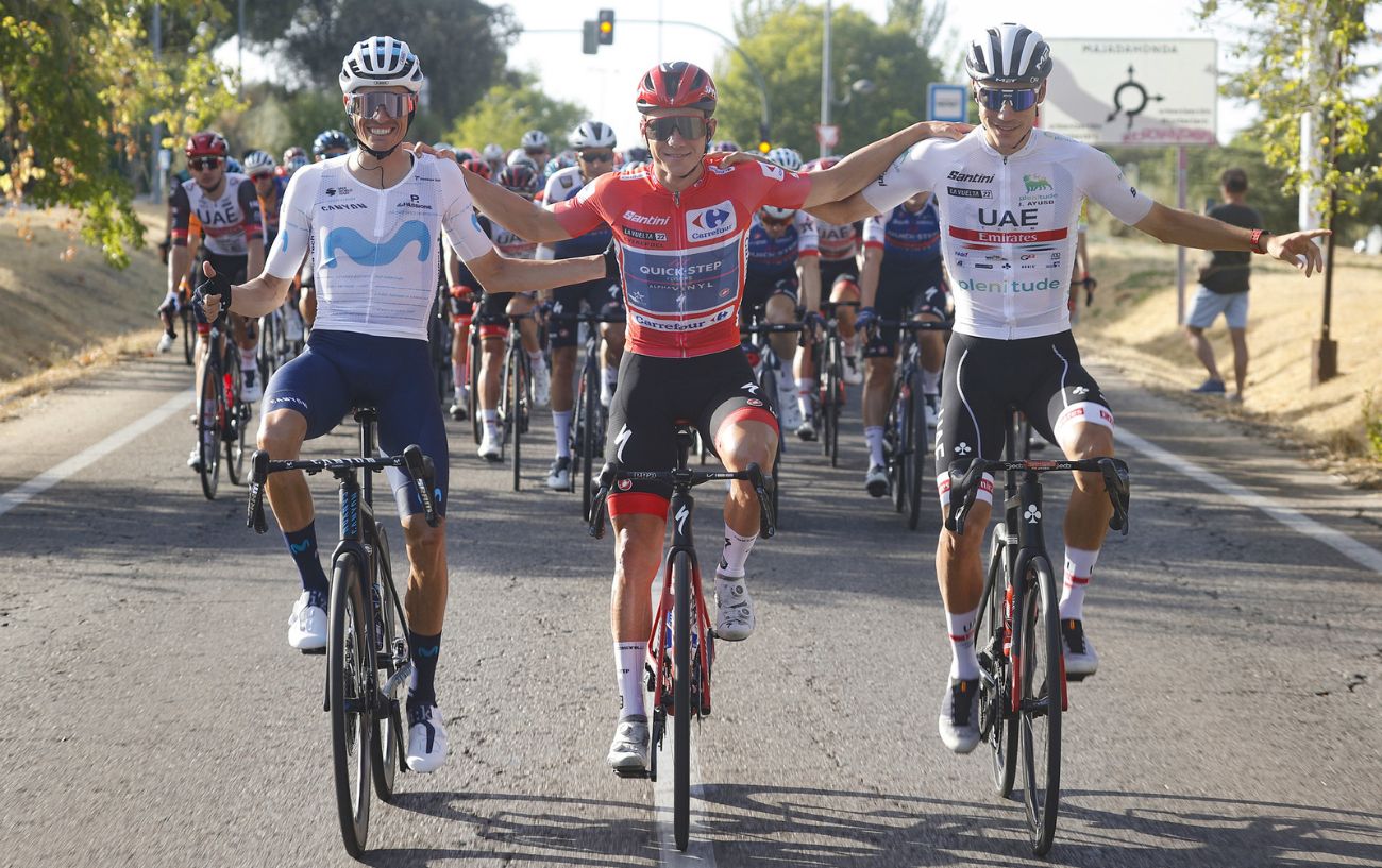 Remco Evenepoel rides arm in arm with his fellow leaders after winning the 2022 Vuelta.