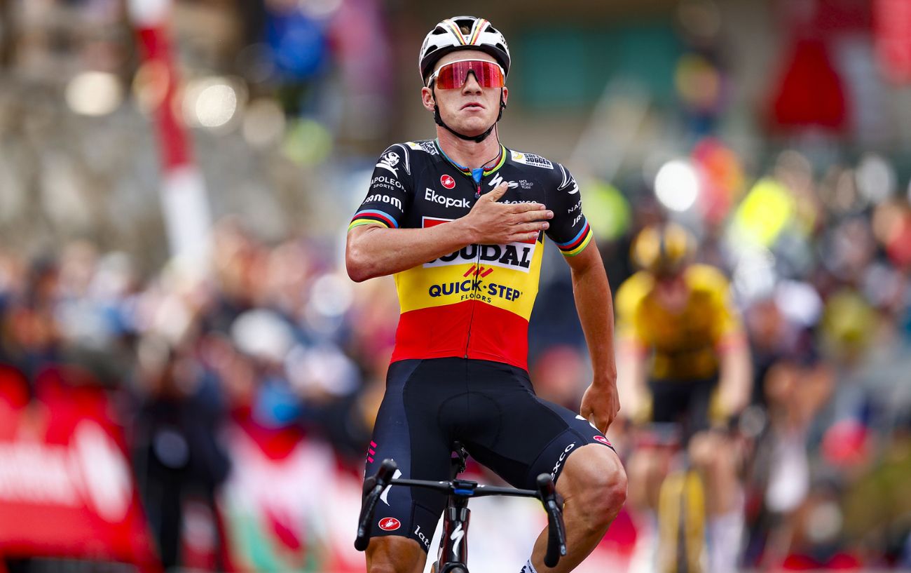 Remco Evenepoal beats his chest as he wins Stage 3 of the 2023 Vuelta a Espana.