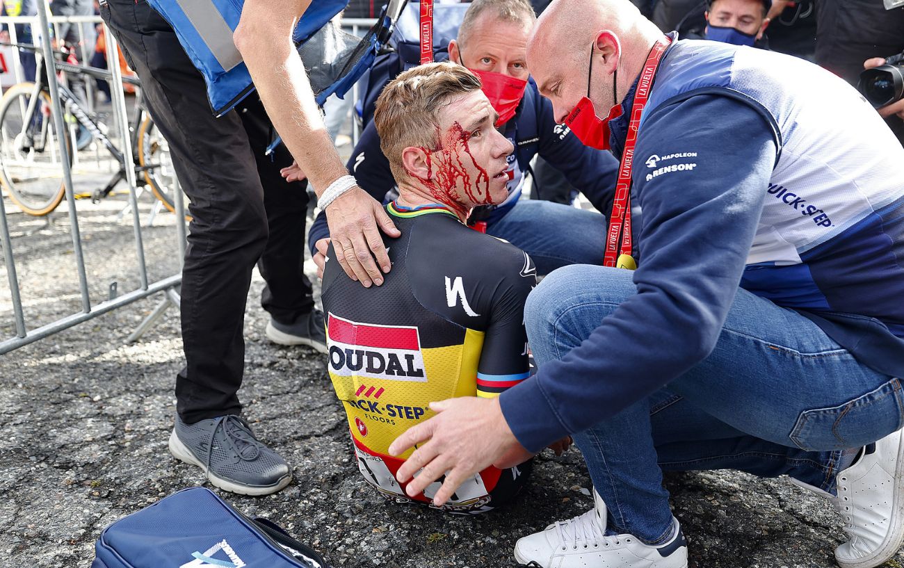 Remco Evenepoel has a bloodied face having crashed after the end of Stage 3 of the 2023 Vuelta a Espana.