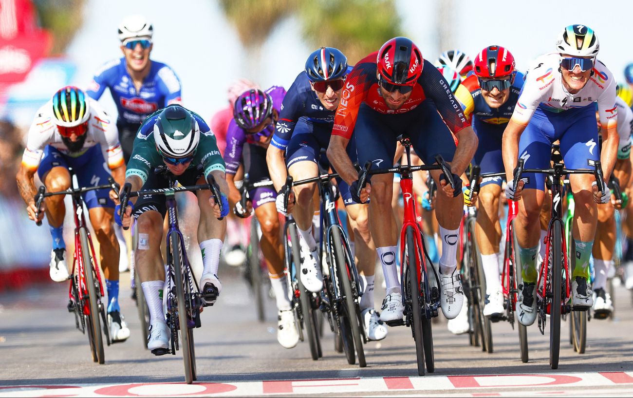 Kaden Groves edges Filippo Ganna in a sprint finish at the Vuelta a Espana 2023 Stage 5.