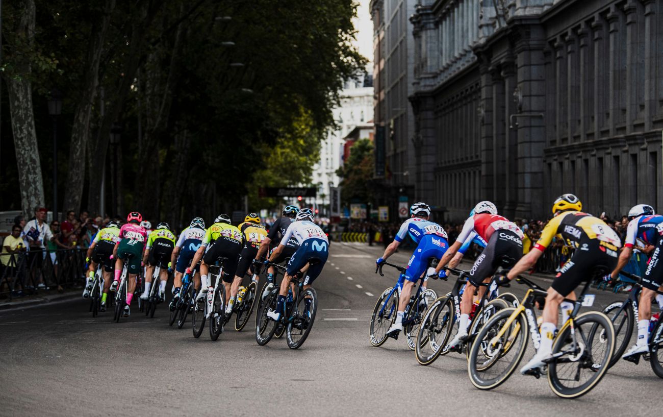The peloton rounds a corner in Madrid at the Vuelta a Espana.