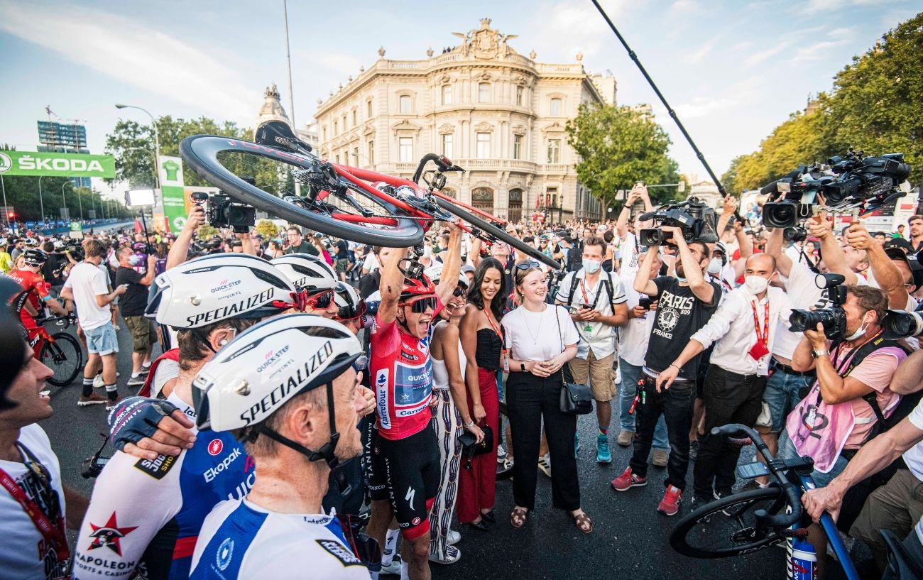 Remco Evenepoel celebrates becoming a Vuelta a España winner in 2022.