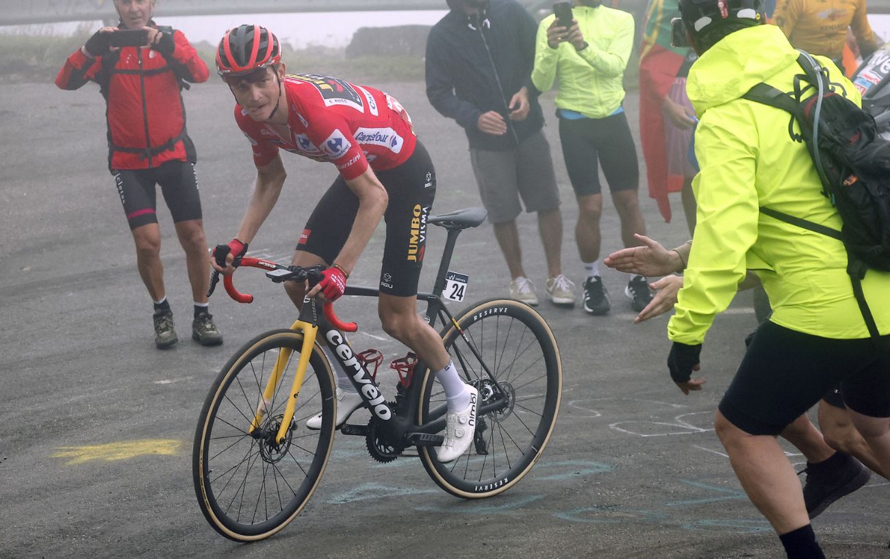 Sepp Kuss climbs the Angliru on Stage 17 of the 2023 Vuelta a Espana.