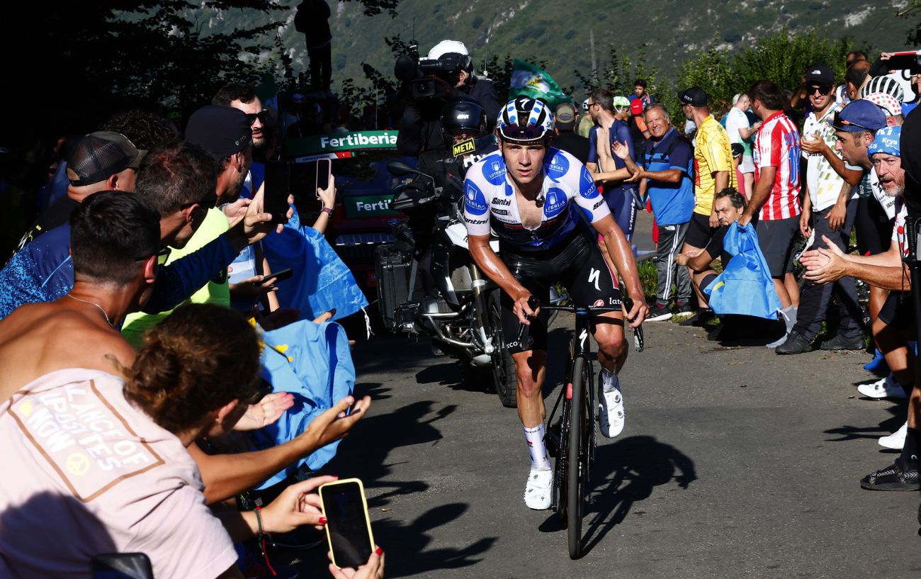 Remco Evenepoel climbs between fans on Stage 18 of the 2023 Vuelta a Espana.