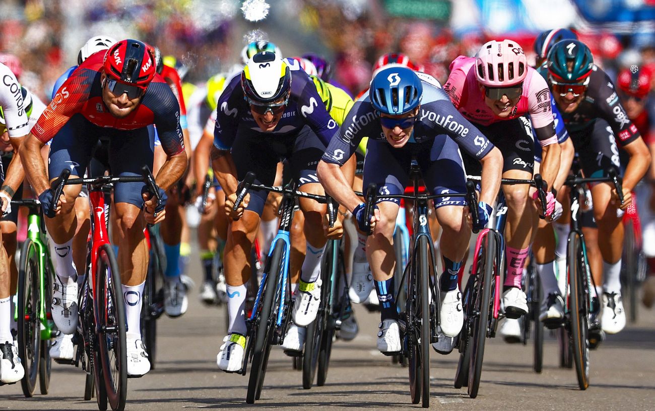 The bunch sprint at the finish of Stage 19 of the 2023 Vuelta a Espana.