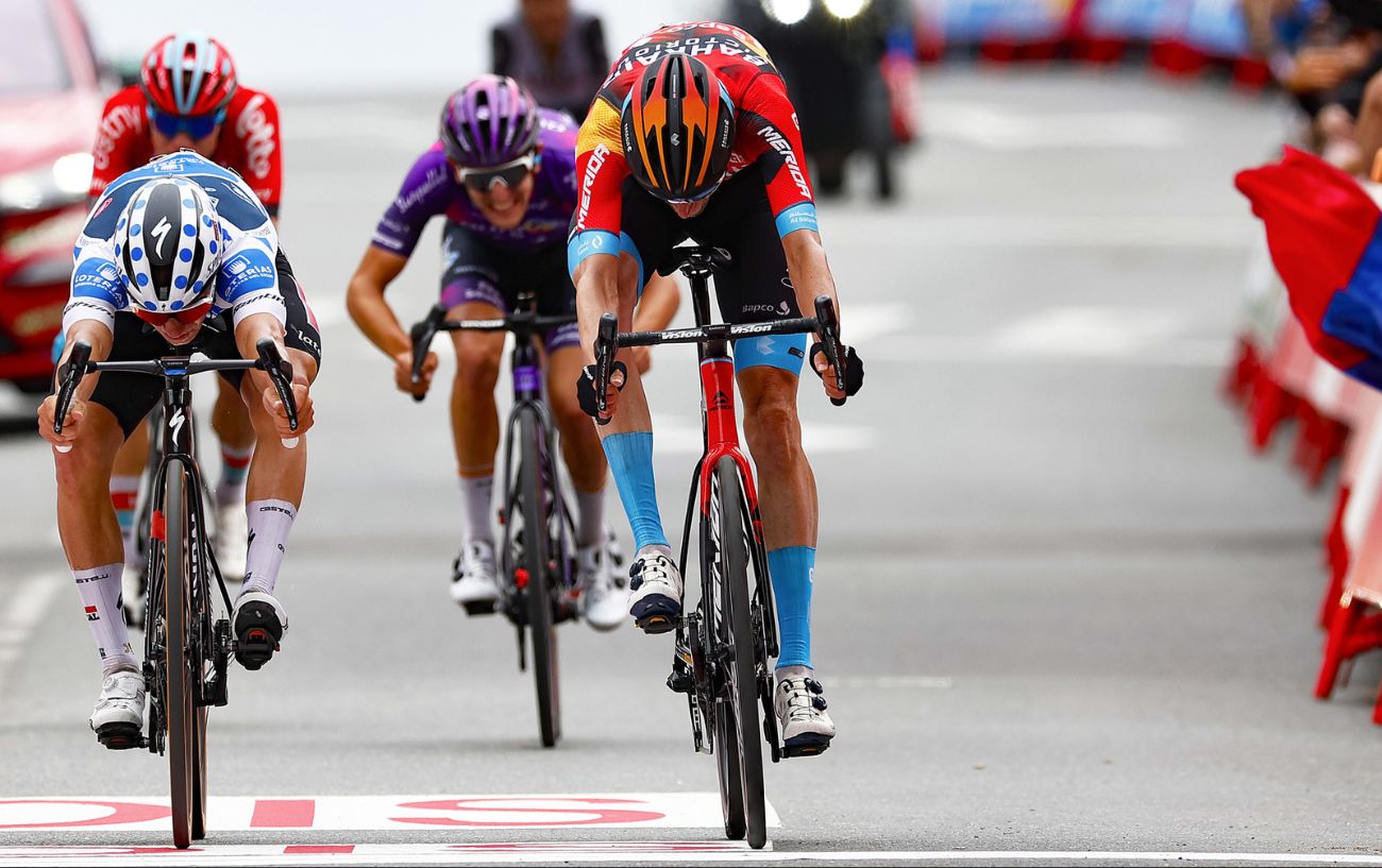 Wout Poels edges the sprint finish ahead of Remco Evenpoel on Stage 20 of the Vuelta a Espana 2023.