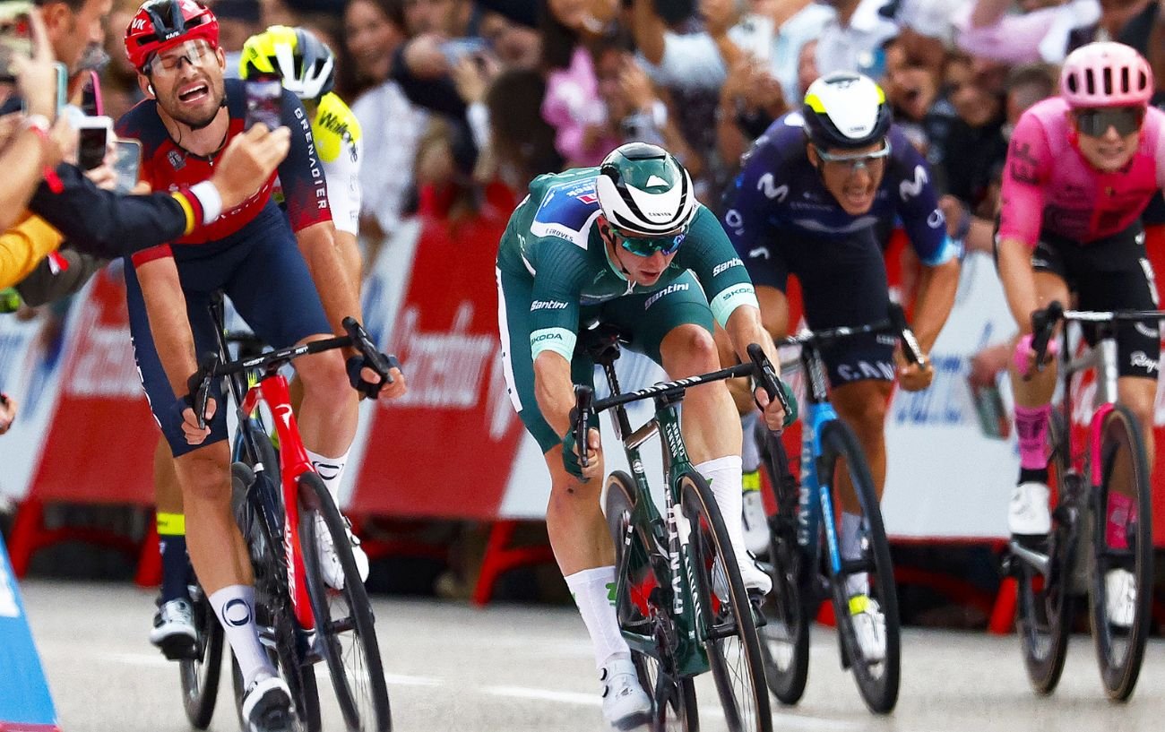 Kaden Groves crosses the finish line ahead of a frustrated Filippo Ganna on Stage 21 of the 2023 Vuelta a Espana.