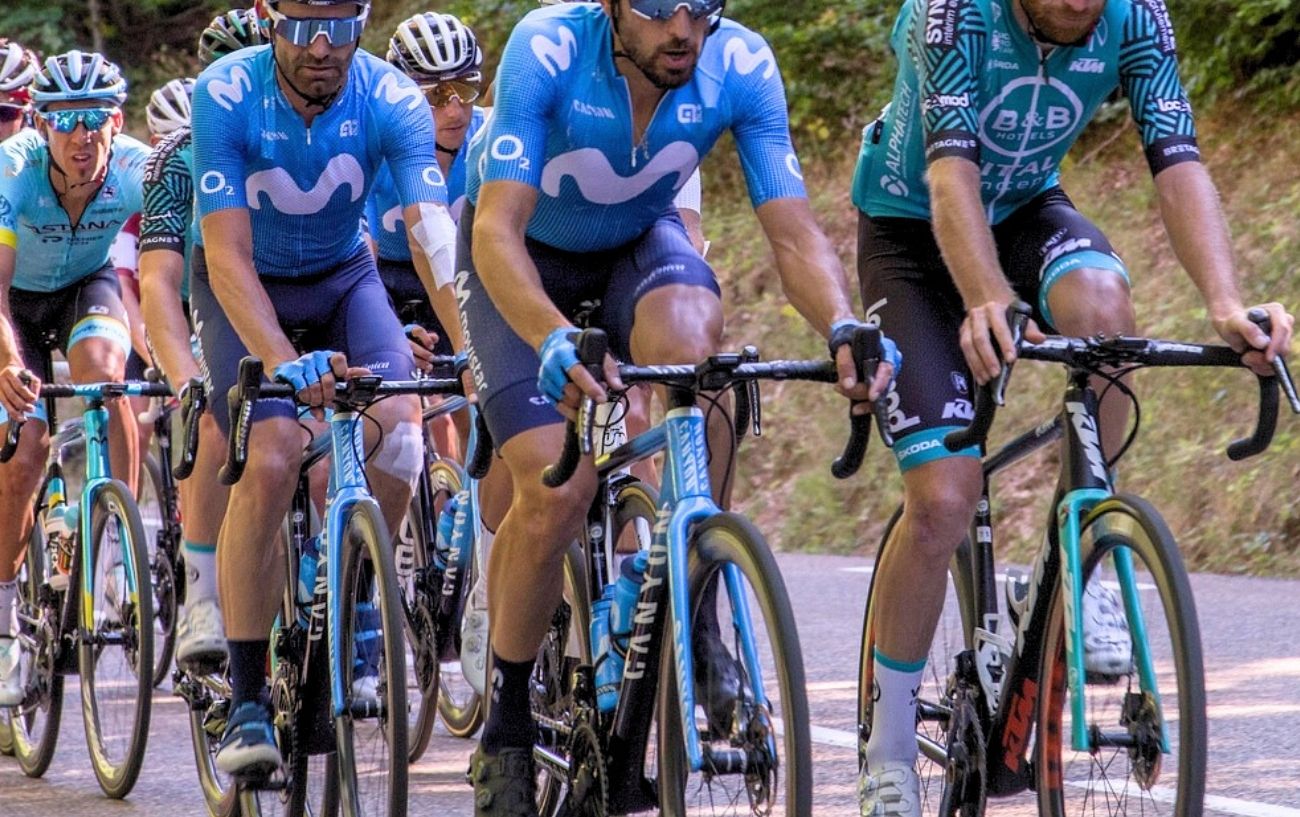 A group of professional cyclists riding with slammed stems.