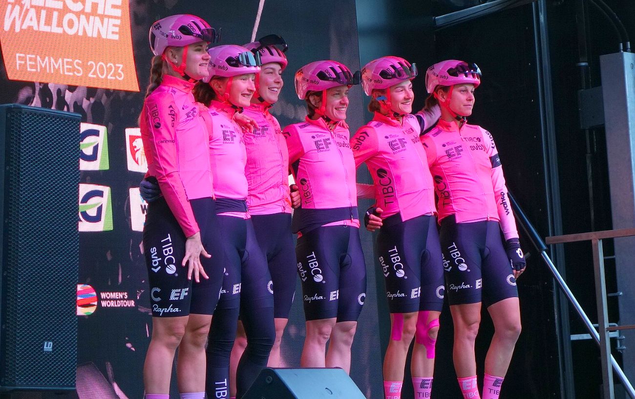 The EF Education-TIBCO-SVB squad, which is the predecessor of the new EF Education-Cannondale womens' cycling team, line up on the podium at the Fleche Wallone 2023.