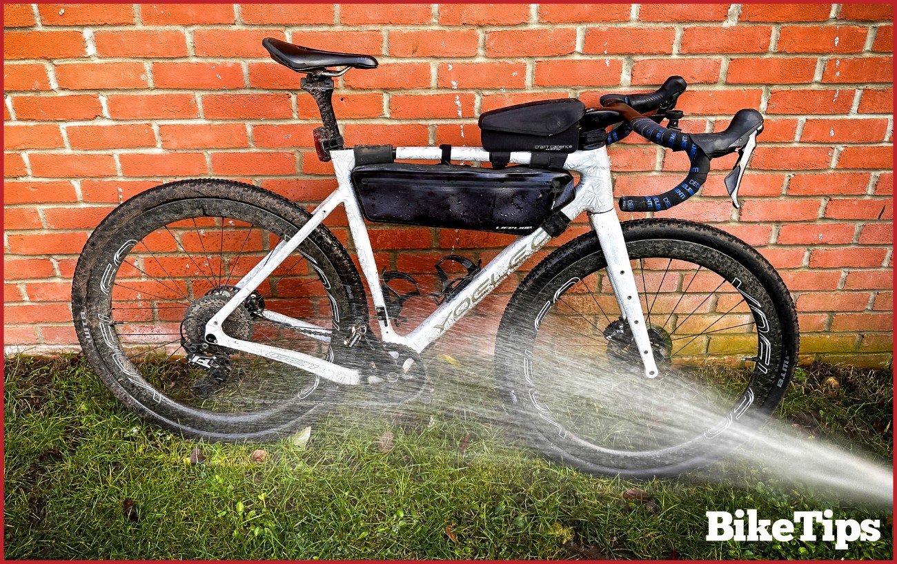 A Yoeleo G21 gravel bike being rinsed.