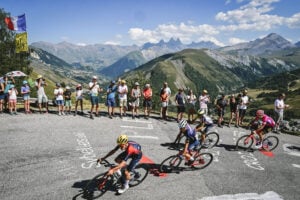 Climbing to Alpe d'Huez on lightweight vs aero bikes.