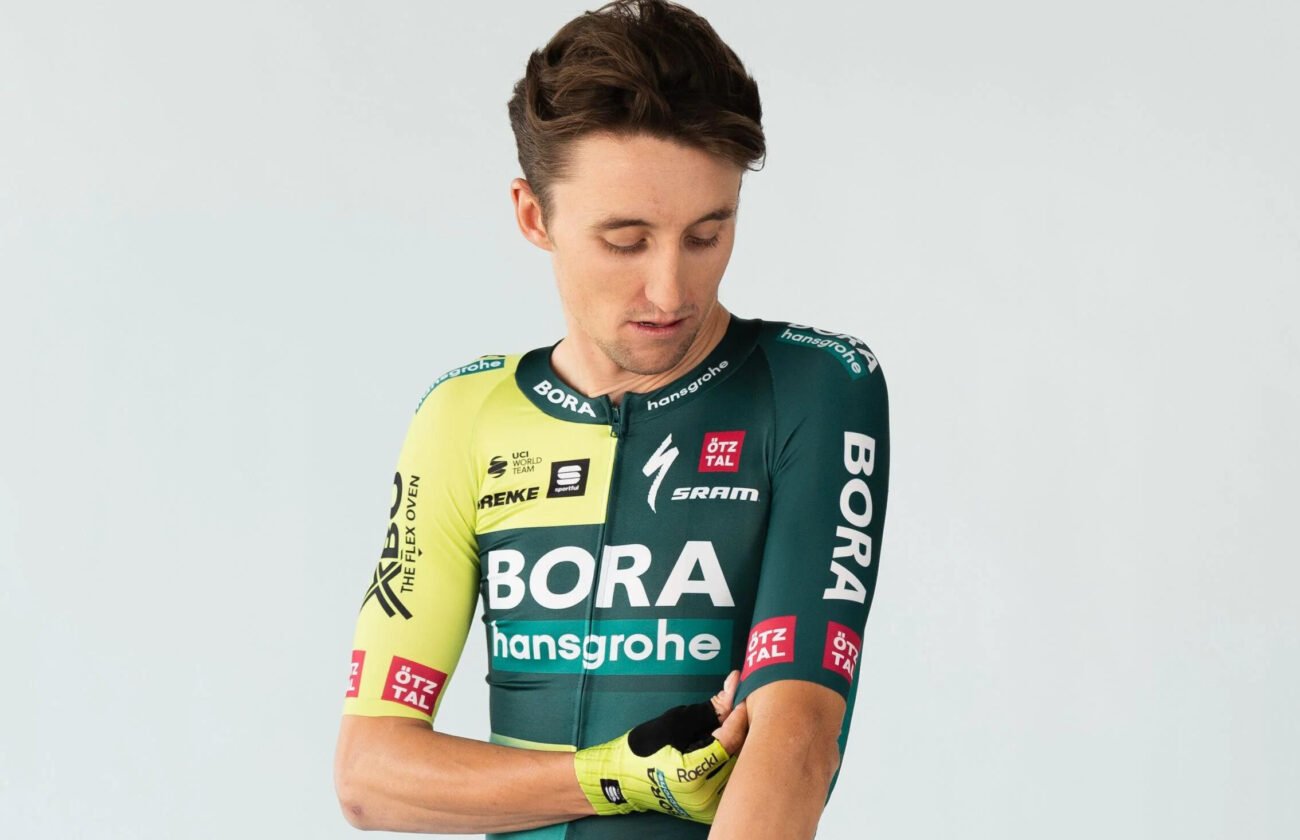 Jai Hindley wearing BORA-hansgrohe's 2024 kit.