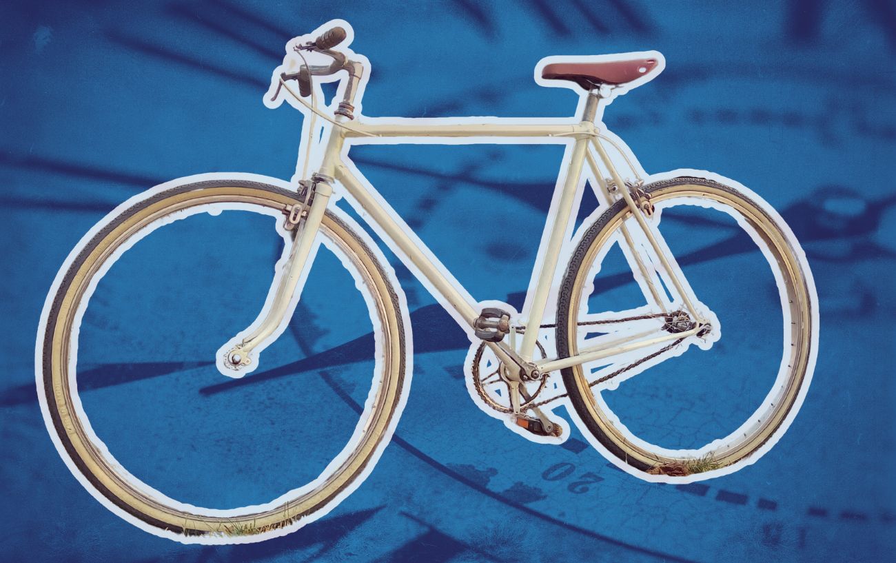 Riley Nicholas 2 Graphic showing a bicycle on a blue background with a clock to illustrate how long bikes last.